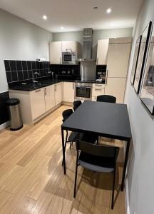 a kitchen with a table and chairs in a room at Union Terrace Garden View in Aberdeen