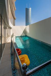 a swimming pool with a yellow raft in a building at Hadab Al Sahafa in Riyadh