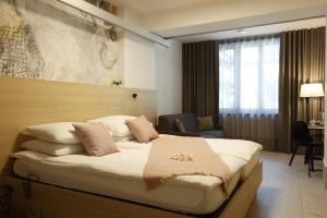 Postel nebo postele na pokoji v ubytování FLORAMARE HEALTH RESORT