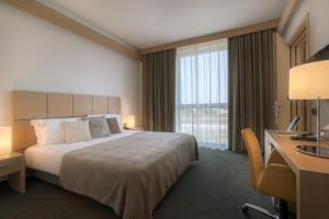 A bed or beds in a room at Domina Milano Fiera
