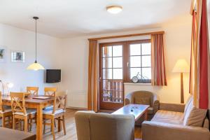 A seating area at Stranach Appartements