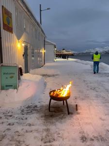 1. etg i Dampskipsbrygga, Lødingen havn v zimě