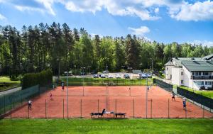 Tenis a/nebo squash v ubytování Ośrodek wypoczynkowy Kozioł nebo okolí