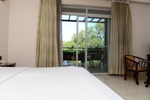 Postel nebo postele na pokoji v ubytování Nobilis Double Room a wonderful choice for couples wail visiting Kigali