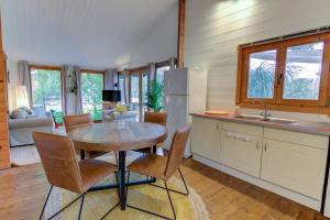Η κουζίνα ή μικρή κουζίνα στο Mas Des Fleurs - Olive House +6 φωτογραφίες