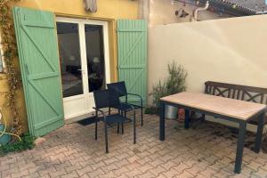 Μπαλκόνι ή βεράντα στο La Lucquette - House near the Grands Buffets +1 φωτογραφίες