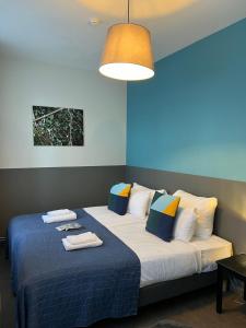 Un pat sau paturi într-o cameră la Zeit Apartment