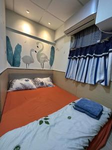 Royal Paris Guest House 皇家巴黎賓館客房内的一张或多张床位