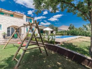 Bazén v ubytování Villa Martha in Central Istria with private pool - wellness & table tennis for 12 persons nebo v jeho okolí