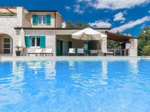 Bazén v ubytování Villa Martha in Central Istria with private pool - wellness & table tennis for 12 persons nebo v jeho okolí
