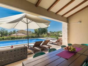 Bazén v ubytování Villa Martha in Central Istria with private pool - wellness & table tennis for 12 persons nebo v jeho okolí