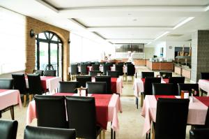 Restoran atau tempat lain untuk makan di Belkon Hotel