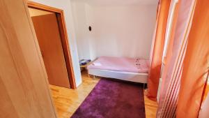 Ένα ή περισσότερα κρεβάτια σε δωμάτιο στο Apartman 10 - Jahorina