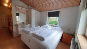 Postel nebo postele na pokoji v ubytování Bungalow Uthof