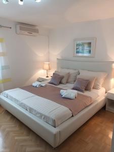 Postel nebo postele na pokoji v ubytování Apartments Ivica