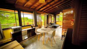 Gallery image of Chalé com vista incrível in São Roque