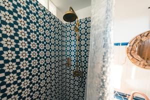 a bathroom with a shower with blue and white tiles at La Casita de los Cactus in Armilla