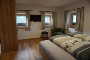Postel nebo postele na pokoji v ubytování Apartments Edinger