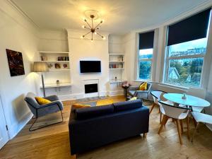 a living room with a couch and a table at The Look-out! Park Hills Beach in Hastings