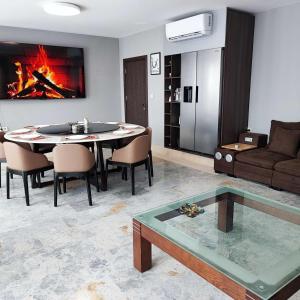 Posezení v ubytování Сютка View Penthouse