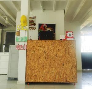 TV a/nebo společenská místnost v ubytování Amalaya Hostel
