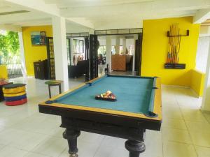 Biliár nebo kulečník v ubytování Amalaya Hostel