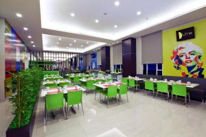ห้องอาหารหรือที่รับประทานอาหารของ favehotel Zainul Arifin