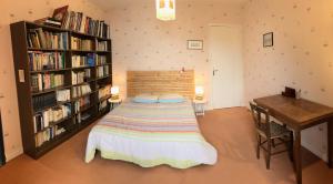 Ένα ή περισσότερα κρεβάτια σε δωμάτιο στο Propriété pieds dans l’eau, vue mer exceptionnelle