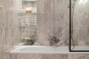 Et badeværelse på Riverside 0902 + 33 billeder