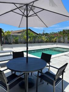 Hồ bơi trong/gần Palulu Flat Juquehy - O refúgio perfeito para casais e famílias - Área de Lazer com Piscina e Sauna - Garagem Subterrânea - Serviço de Praia