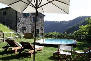 Bazén v ubytování Casa Giusti - Vellano, Pescia, Pistoia nebo v jeho okolí + 24 fotografií