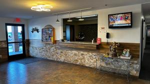 a restaurant with a bar with a tv on the wall at The Copper Hotel - SureStay Collection by Best Western in Camp Verde
