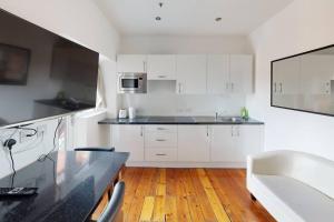 Kuchyň nebo kuchyňský kout v ubytování Quiet but Central Studio 409