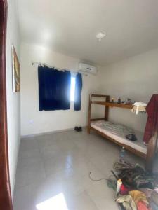 a small room with a bed and a window at Casa dos Pirineus in Tibau do Sul