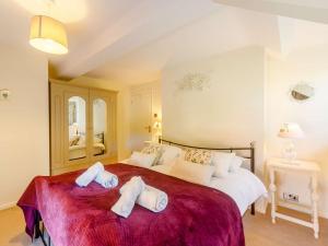 A bed or beds in a room at 3 Bed in Newton-on-the-Moor 86276
