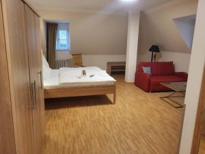 Postel nebo postele na pokoji v ubytování Hotel & Café Ritter von Böhl + 37 fotografií