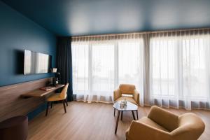 a living room with two chairs and a table at Hôtel de la Cité in Nantes