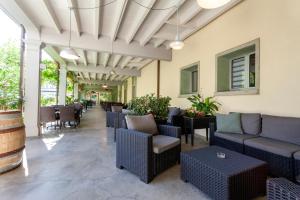 Posezení v ubytování Hotel La Longeraie