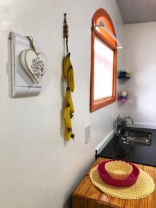 a kitchen with a table with a bowl on it at Suíte Colorida em Cabo Frio in Cabo Frio +12 photos