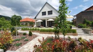 Vonkajšia záhrada v ubytovaní Relax Balaton Apartmanok