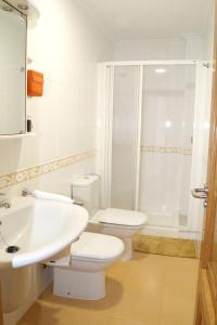 A bathroom at Apartamentos Rurales de Abelleira