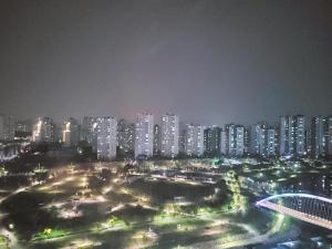 Nespecifikovaný výhled na destinaci Hanam nebo výhled na město při pohledu z apartmánu