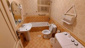 a bathroom with a sink and a toilet and a tub at ليله ود للشقق المخدومة - Laylt wed in Jeddah