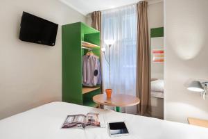 Voodi või voodid majutusasutuse Matabi Hotel Toulouse Gare by HappyCulture toas