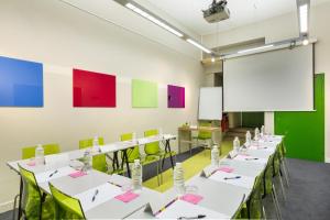 Ärikülastajate ala ja/või konverentsiruum majutusasutuses Matabi Hotel Toulouse Gare by HappyCulture