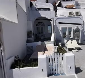 Χώρος καθιστικού στο Zenith Blue Traditional Houses