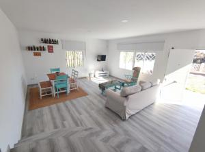 Un lugar para sentarse en Planta independiente en Villa Primavera