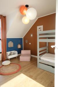 a bedroom with two bunk beds and a table at Maison neuve proche de la plage 3 chambres / accès PMR / Parking in Ploemeur