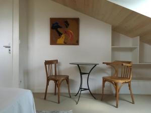 two chairs and a table in a room at Hameau de la Brousse in Sers