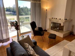 Setusvæði á Luxury 4BR with 3 Bathrooms Apartment in Marousi